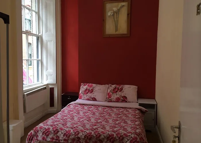 Strandhotel: The Apache Hostel